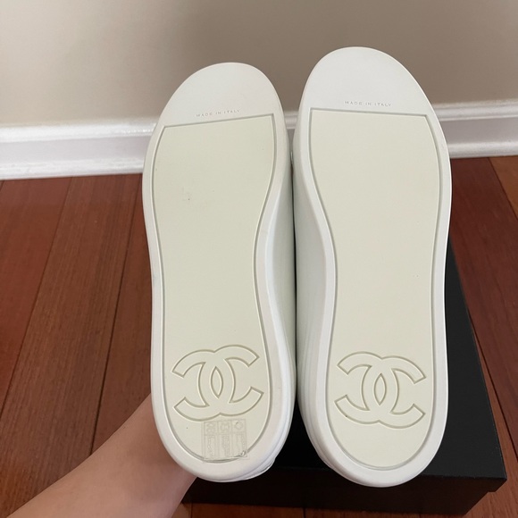BNIB Rare 2017 Chanel Leather and Rubber Sneakers 38 - Picture 5 of 9